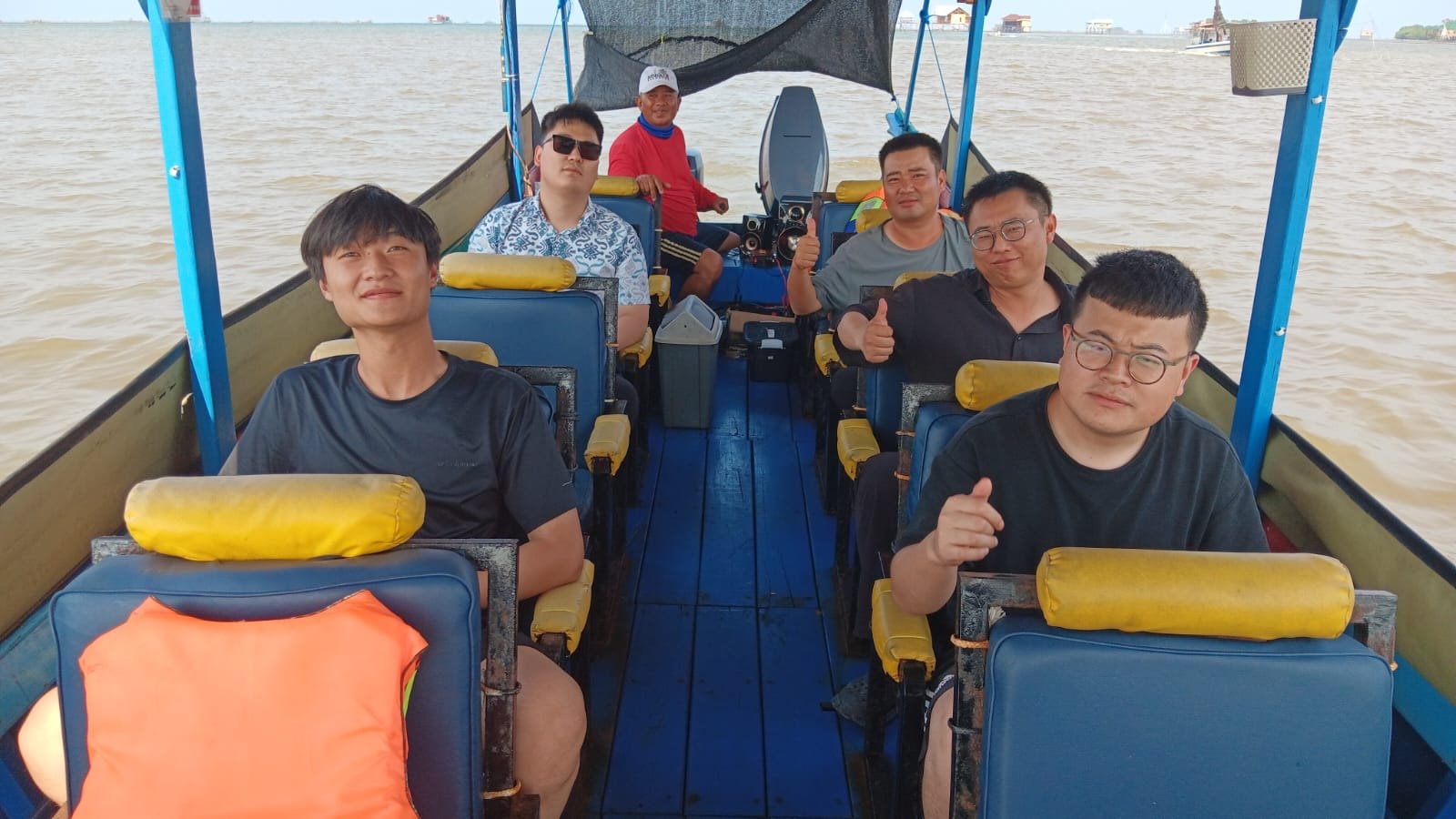 Empat Wisatawan Mancanegara Asal Korea Nikmati Wisata Bontang Kuala Bersama Pokdarwis